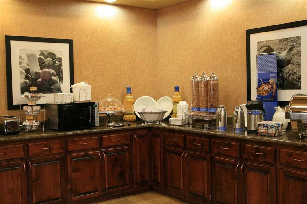 Hampton Inn & Suites Gallup Restoran gambar